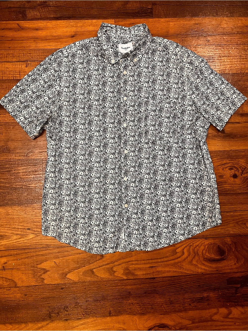 Men's Short-Sleeve Button-Up Floral Print Shirt - Black & White